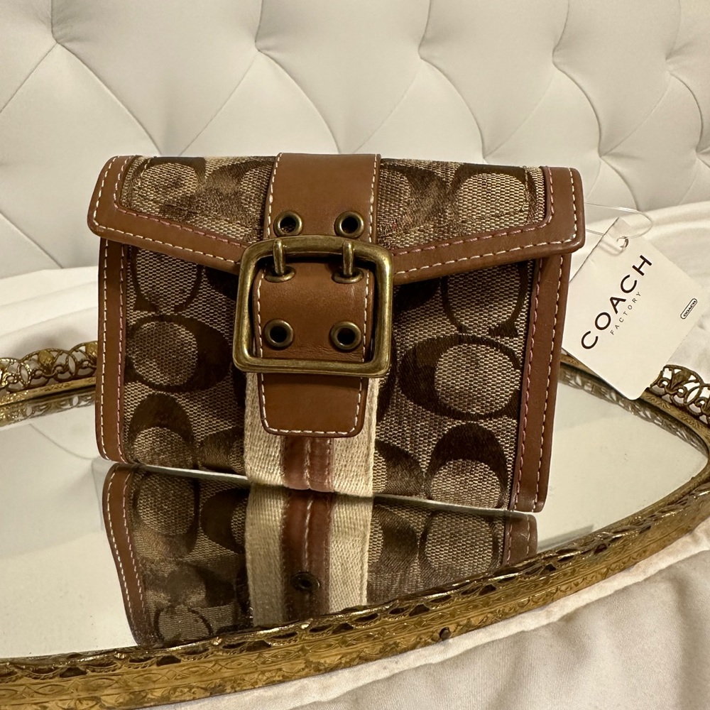 NWT Coach Monogram Wallet !!